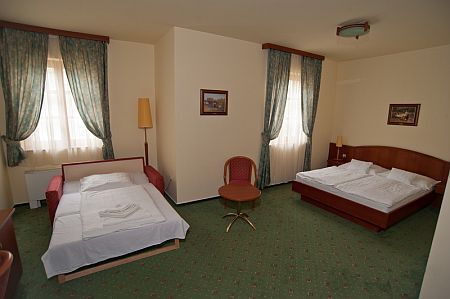 Elegantes Zweibettzimmer im Hotel Gastland M0, in der Nähe von Budapest