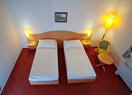 3 Sterne Hotel Szigetszentmiklos - Hotel Gastland M0 - elegantes und geräumiges Zweibettzimmer zu günstigen Preisen
