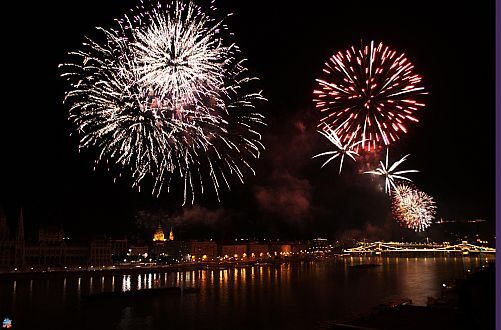 Feuerwerk in Budapest - Aussicht auf dem Feuerwerk in Budapest vom Hotel Novotel Danubius Budapest