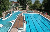Schwimmbad ins Holiday Beach Budapest Wellness und Konferenz Hotel in Buda