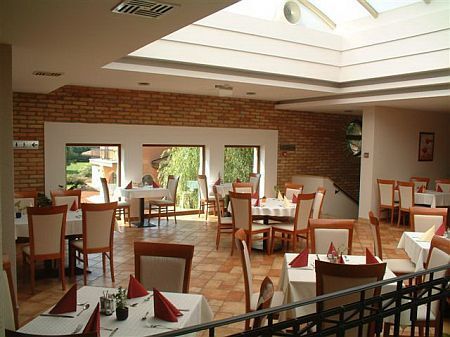 Restaurant im Hotel Airport Stacio in Vecses, in der Nähe von Liszt Ferenc Flughafen