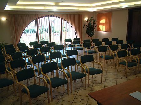 Konferenzraum und Veranstaltungsraum im Hotel Airport Stacio in der Näha von Ferihegy Flughafen