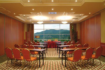 Meetingraum im Thermal Hotel Visegrad mit Panoramablick