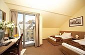Erzsebet Kiralyne Hotel - freies Zimmer mit Balkon und Panorama in Gödöllö