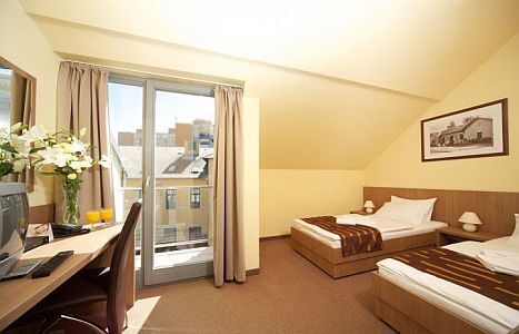 Erzsebet Kiralyne Hotel - freies Zimmer mit Balkon und Panorama in Gödöllö