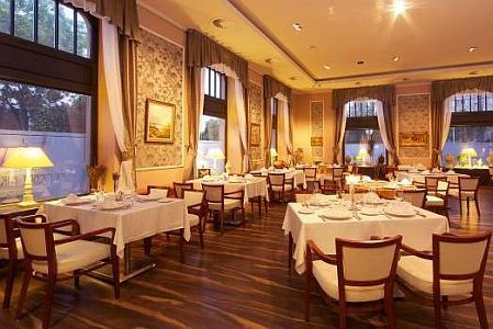 Erzsebet Kiralyne Hotel - elegantes und romantisches Restaurant in Gödöllö