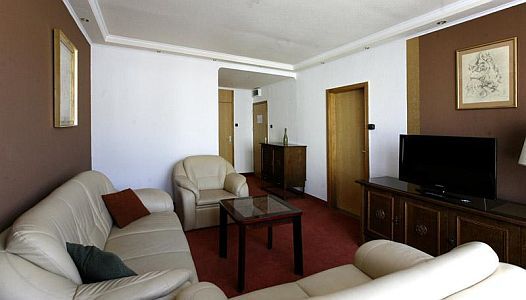 Árpád Hotel Tatabánya – Schönes und romantisches Appartement in Tatabánya