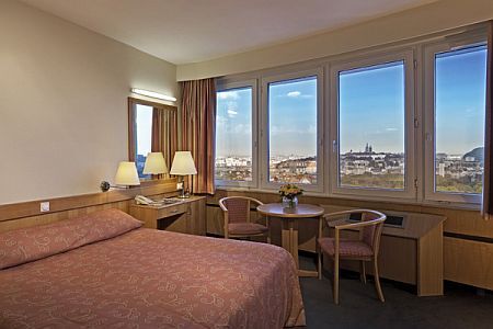 Freies Zimmer in Hotel Budapest, Hotel mit Walzenform in Budapest