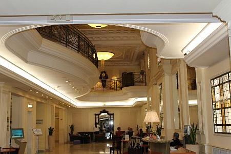 Novotel Hotel Centrum Budapest - Hall des eleganten 4-Sterne-Hotesls im Znetrum von Budapest - Novotel Centrum