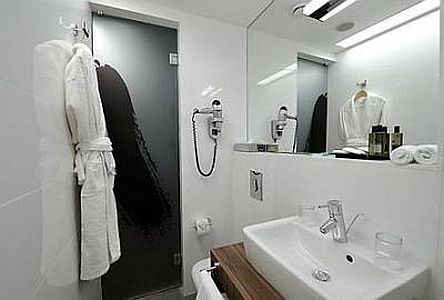 Badezimmer im Luxushotel in der Hauptstadt von Ungarn